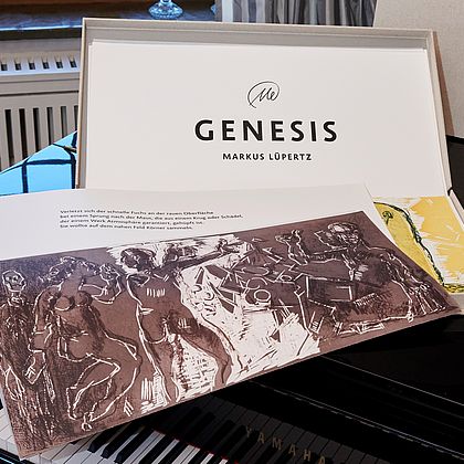 Exklusive Kunstmappe "GENESIS" mit 14 hochwertigen Grafiken, 
streng limitiert auf nur 98 Exemplare.
www.genesis-lüpertz.de